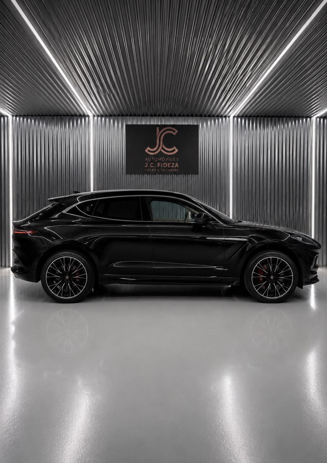 ASTON MARTIN  DBX